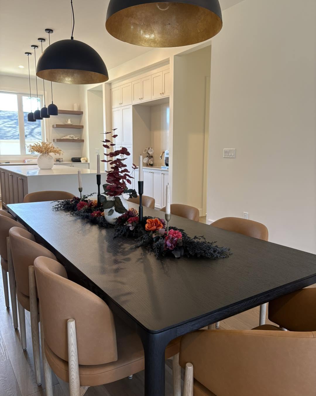 Elegantly arranged dining room